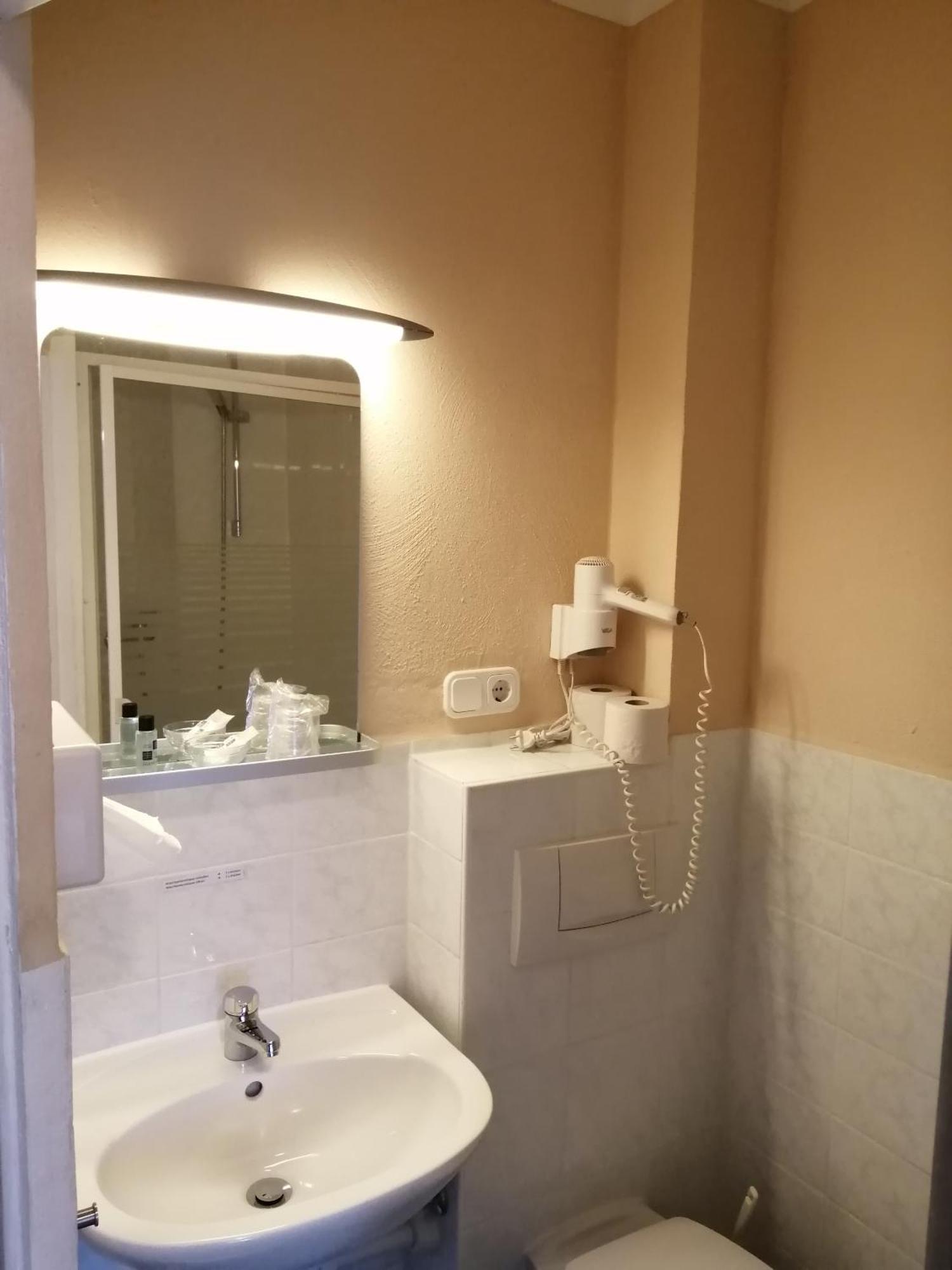 Hotel Augsburg Goldener Falke Kamer foto